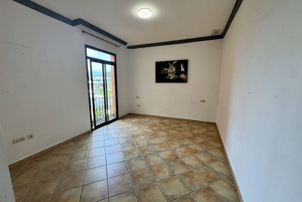 Middle Floor Apartment in Estepona, Cancelada – 2 beds – 295000 € - photo 27 of 90