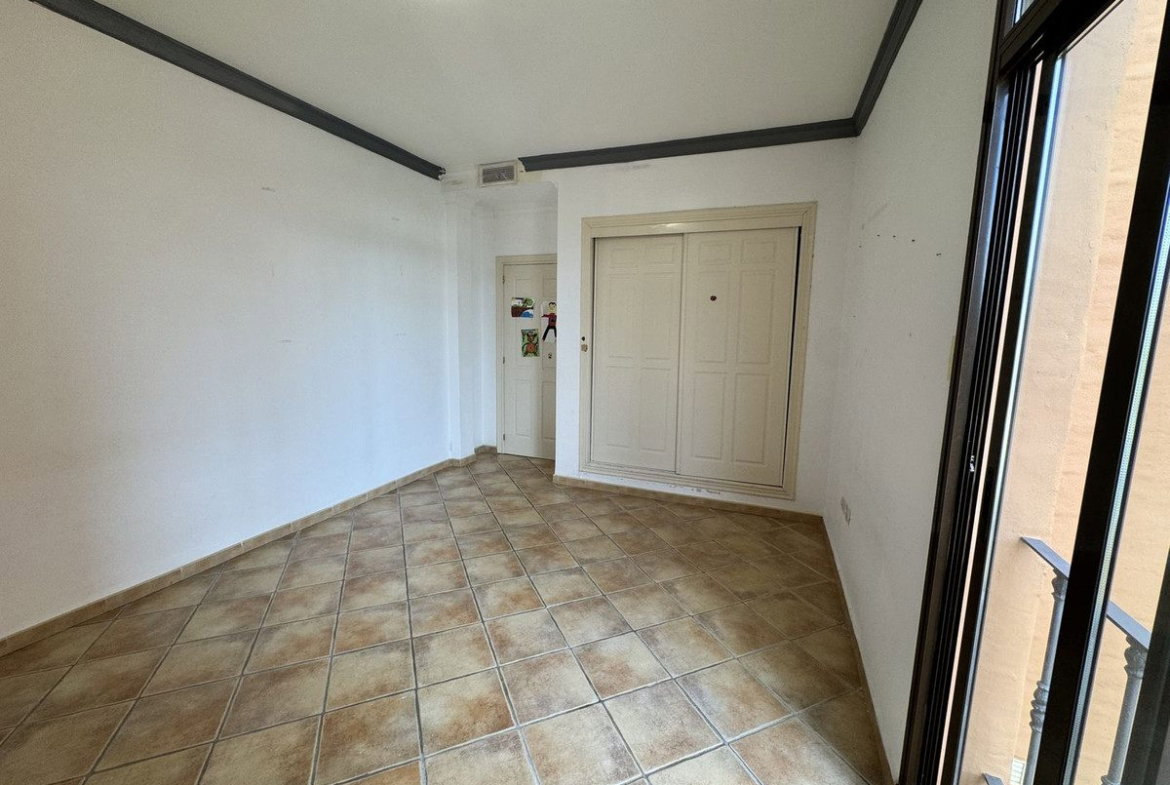 Middle Floor Apartment in Estepona, Cancelada – 2 beds – 295000 € - photo 79 of 90