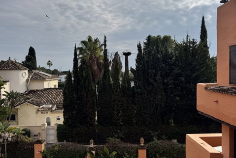 Middle Floor Apartment in Estepona, Cancelada – 2 beds – 295000 € - photo 43 of 90