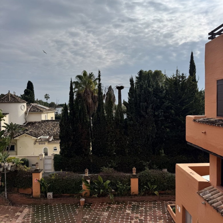 Middle Floor Apartment in Estepona, Cancelada – 2 beds – 295000 € - photo 31 of 90