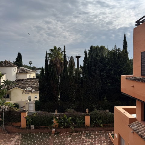 Middle Floor Apartment in Estepona, Cancelada – 2 beds – 295000 € - photo 31 of 90
