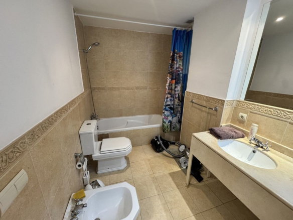 Middle Floor Apartment in Estepona, Cancelada – 2 beds – 295000 € - photo 50 of 90