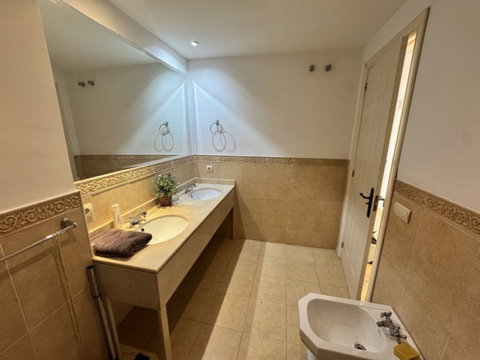 Middle Floor Apartment in Estepona, Cancelada – 2 beds – 295000 € - photo 65 of 90