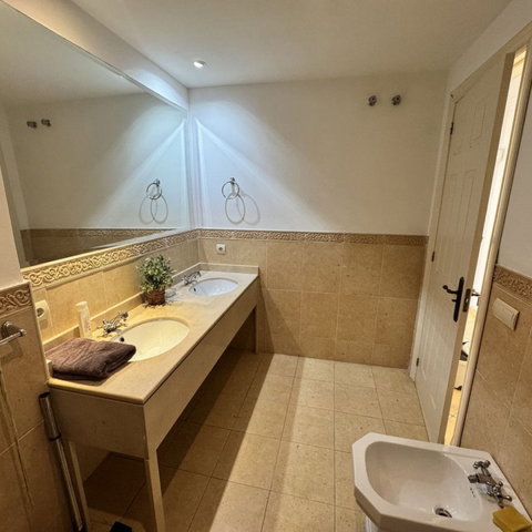 Middle Floor Apartment in Estepona, Cancelada – 2 beds – 295000 € - photo 62 of 90
