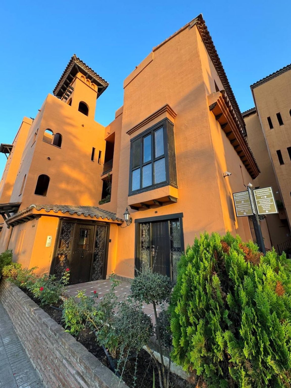 Middle Floor Apartment in Estepona, Cancelada – 2 beds – 295000 € - photo 30 of 90
