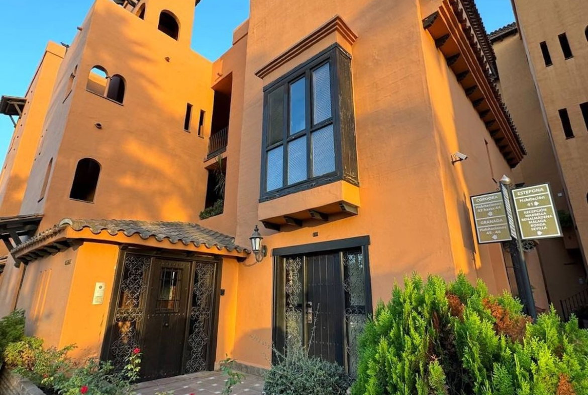 Middle Floor Apartment in Estepona, Cancelada – 2 beds – 295000 € - photo 25 of 90