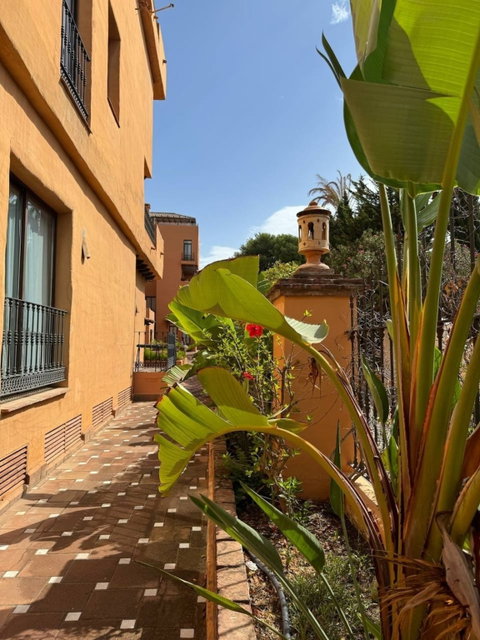 Middle Floor Apartment in Estepona, Cancelada – 2 beds – 295000 € - photo 85 of 90