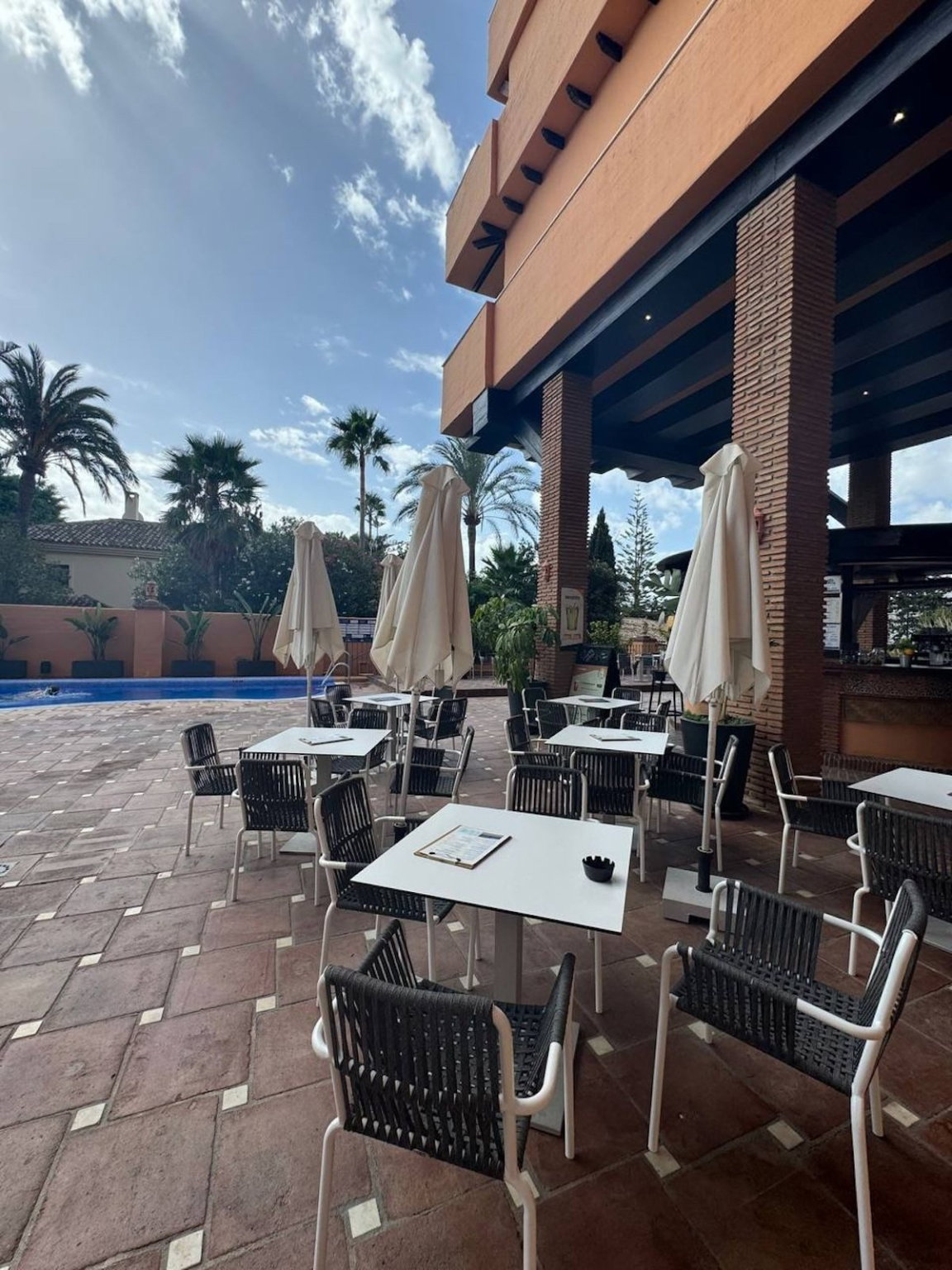 Middle Floor Apartment in Estepona, Cancelada – 2 beds – 295000 € - photo 35 of 90