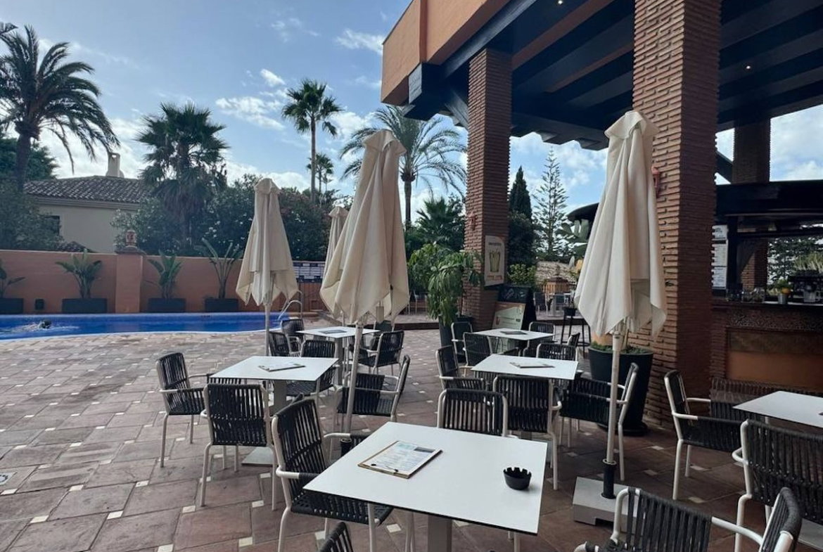 Middle Floor Apartment in Estepona, Cancelada – 2 beds – 295000 € - photo 24 of 90