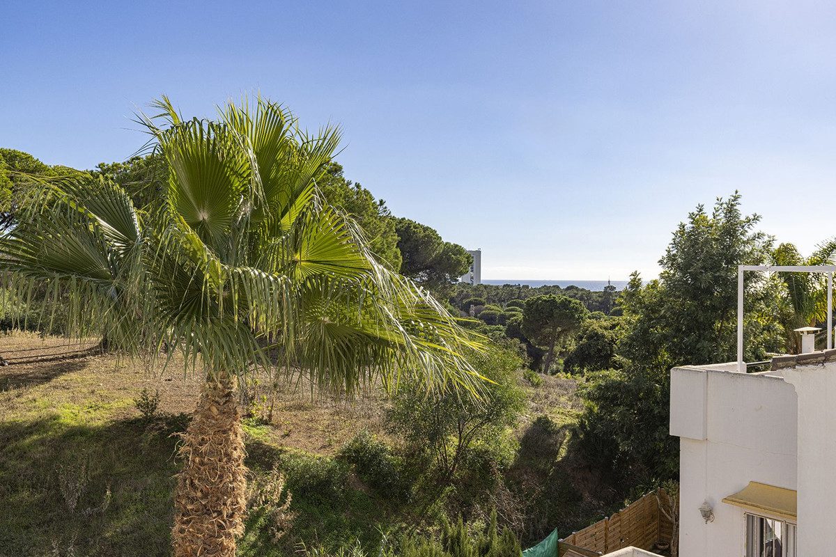 Townhouse in Marbella, Costa del Sol – 3 beds – 695000 € - photo 2 of 56