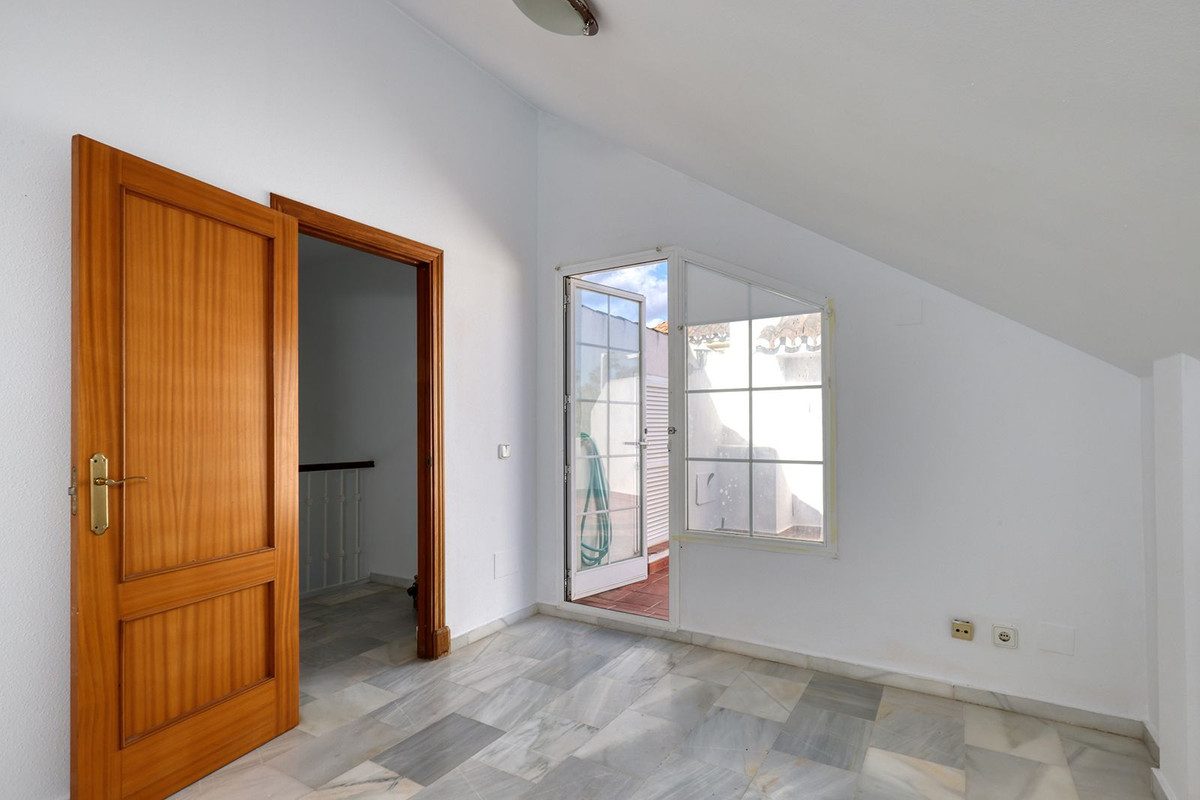 Townhouse in Marbella, Costa del Sol – 3 beds – 695000 € - photo 7 of 56
