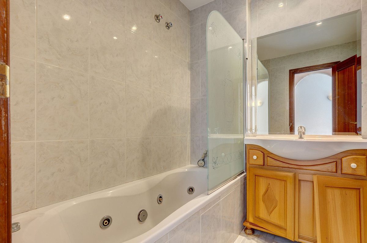 Townhouse in Marbella, Costa del Sol – 3 beds – 695000 € - photo 20 of 56