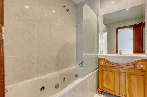 Townhouse in Marbella, Costa del Sol – 3 beds – 695000 € - photo 20 of 56