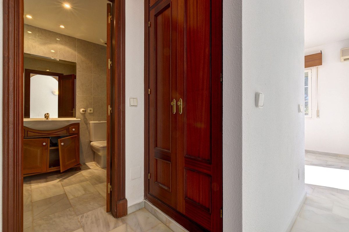 Townhouse in Marbella, Costa del Sol – 3 beds – 695000 € - photo 23 of 56