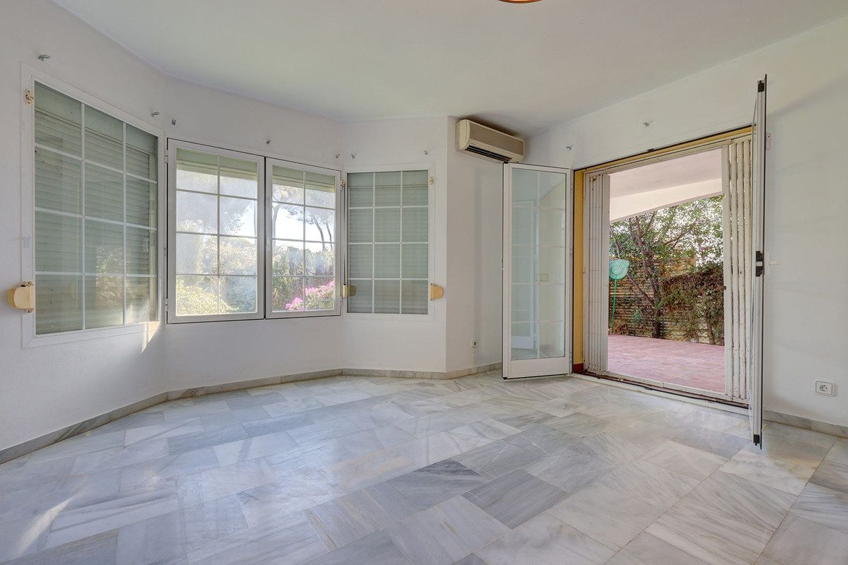 Townhouse in Marbella, Costa del Sol – 3 beds – 695000 € - photo 38 of 56
