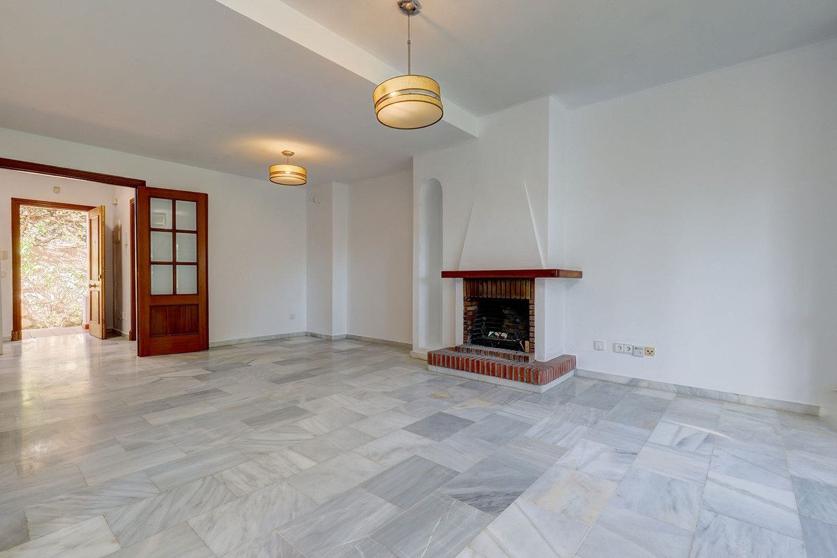 Townhouse in Marbella, Costa del Sol – 3 beds – 695000 € - photo 41 of 56