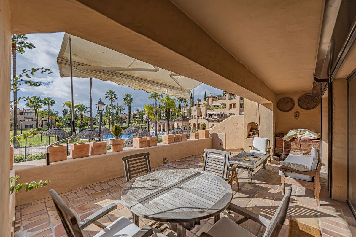 Ground Floor Apartment in Estepona, Costa del Sol – 2 beds – 550000 € - photo 4 of 34