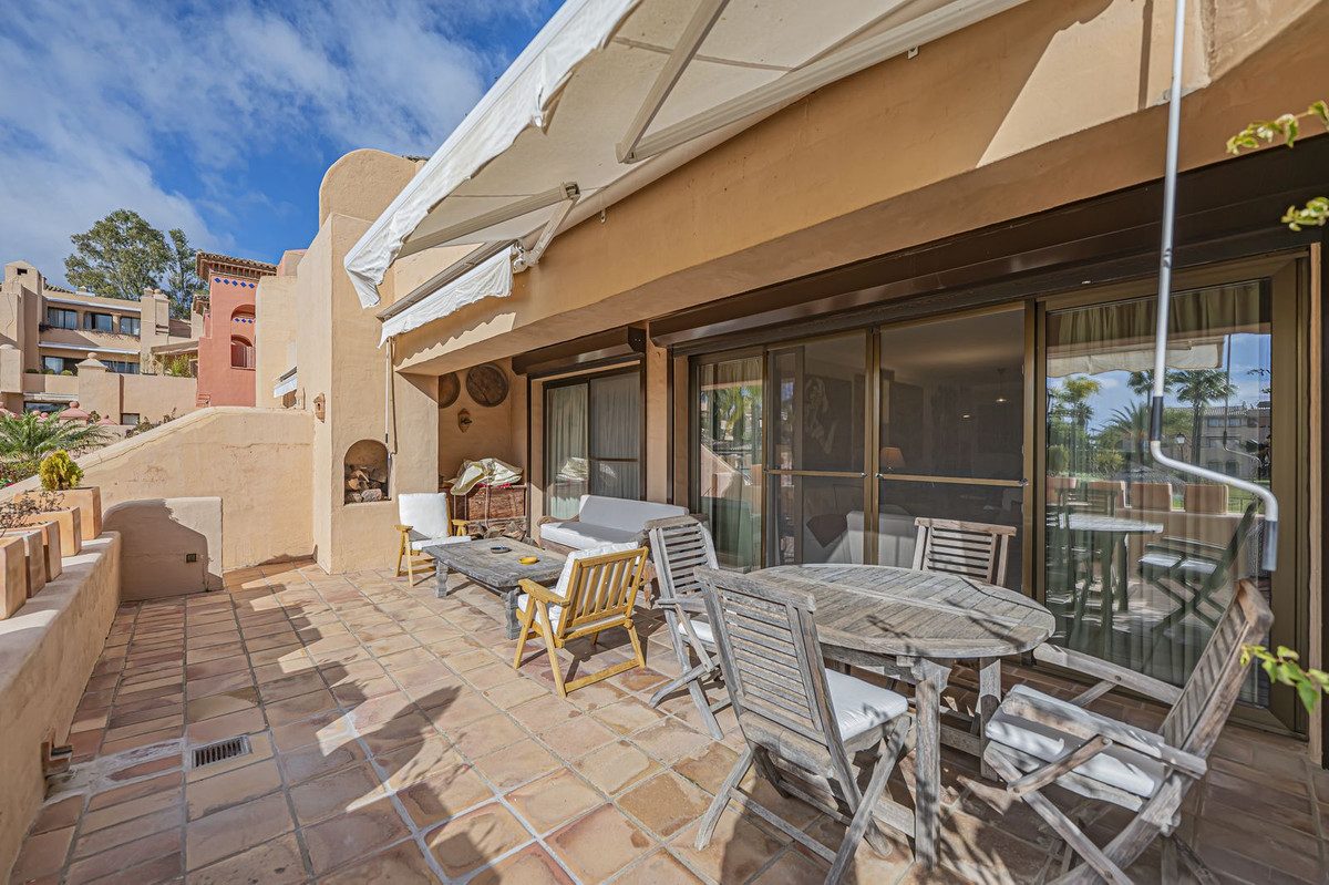 Ground Floor Apartment in Estepona, Costa del Sol – 2 beds – 550000 € - photo 6 of 34