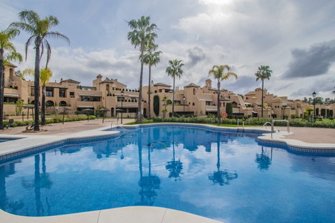 Ground Floor Apartment in Estepona, Costa del Sol – 2 beds – 550000 € - photo 17 of 34
