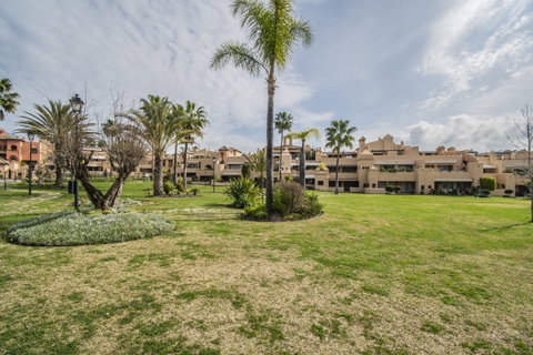 Ground Floor Apartment in Estepona, Costa del Sol – 2 beds – 550000 € - photo 19 of 34