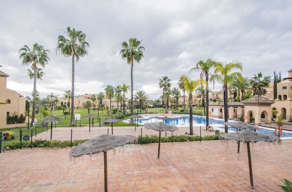 Ground Floor Apartment in Estepona, Costa del Sol – 2 beds – 550000 € - photo 23 of 34