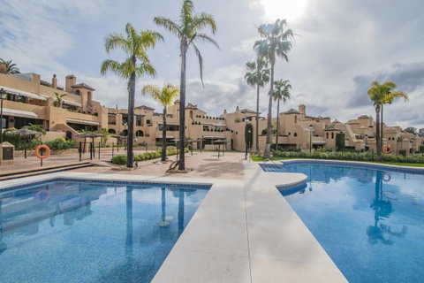 Ground Floor Apartment in Estepona, Costa del Sol – 2 beds – 550000 € - photo 24 of 34