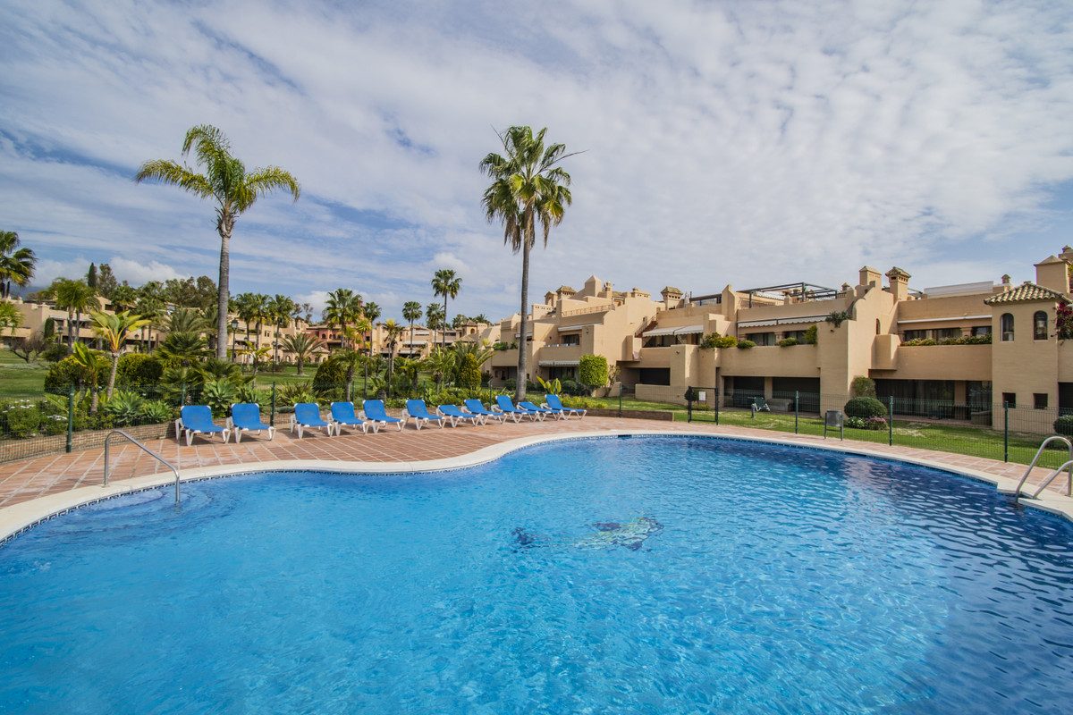 Ground Floor Apartment in Estepona, Costa del Sol – 2 beds – 550000 € - photo 26 of 34