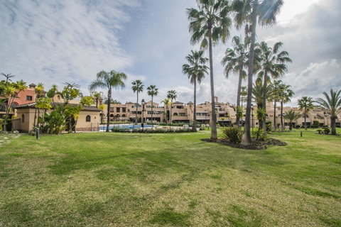 Ground Floor Apartment in Estepona, Costa del Sol – 2 beds – 550000 € - photo 29 of 34