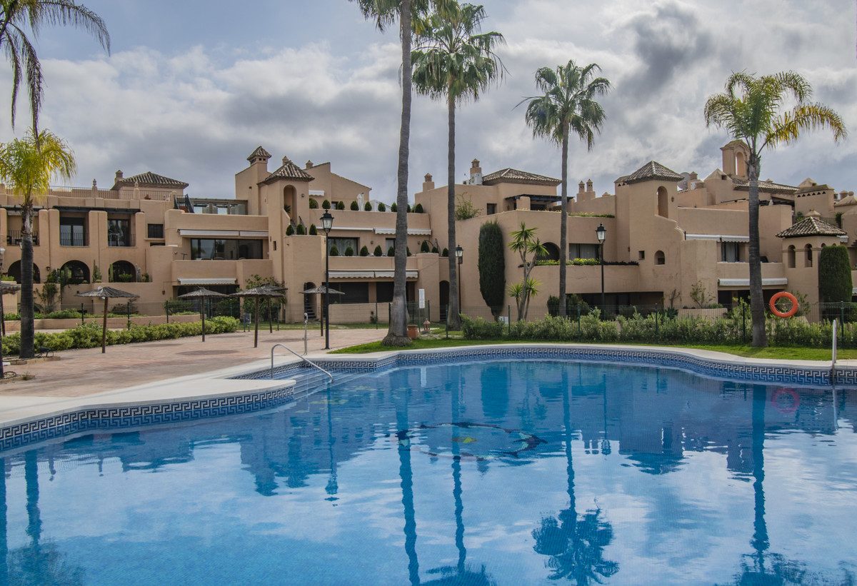 Ground Floor Apartment in Estepona, Costa del Sol – 2 beds – 550000 € - photo 30 of 34