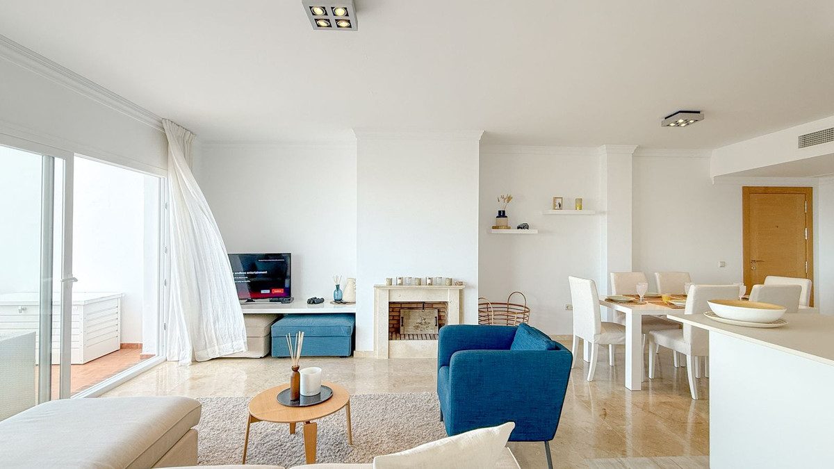 Middle Floor Apartment in Marbella, Costa del Sol – 3 beds – 475000 € - photo 2 of 38