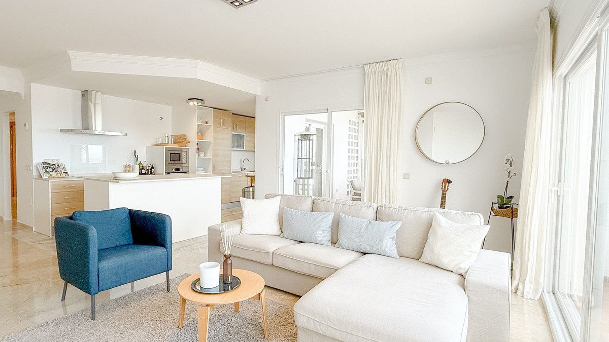 Middle Floor Apartment in Marbella, Costa del Sol – 3 beds – 475000 € - photo 4 of 38