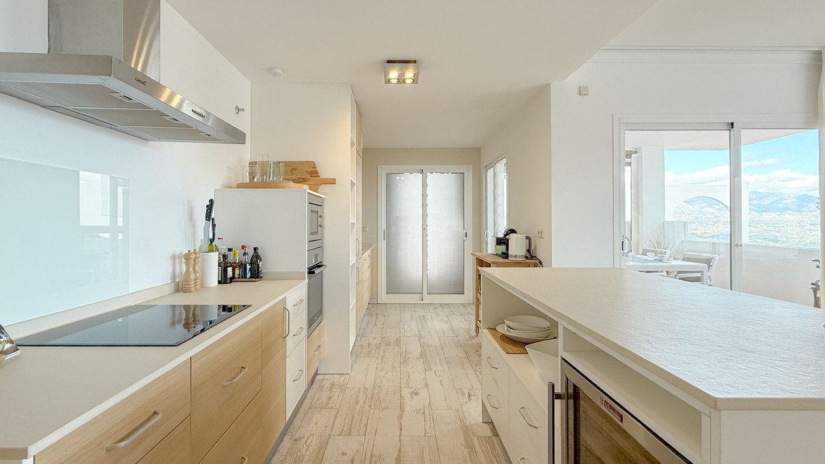 Middle Floor Apartment in Marbella, Costa del Sol – 3 beds – 475000 € - photo 6 of 38