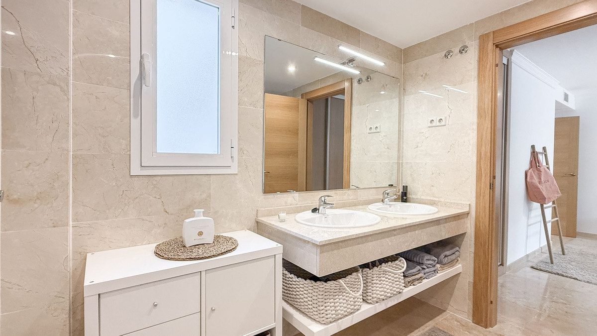Middle Floor Apartment in Marbella, Costa del Sol – 3 beds – 475000 € - photo 12 of 38