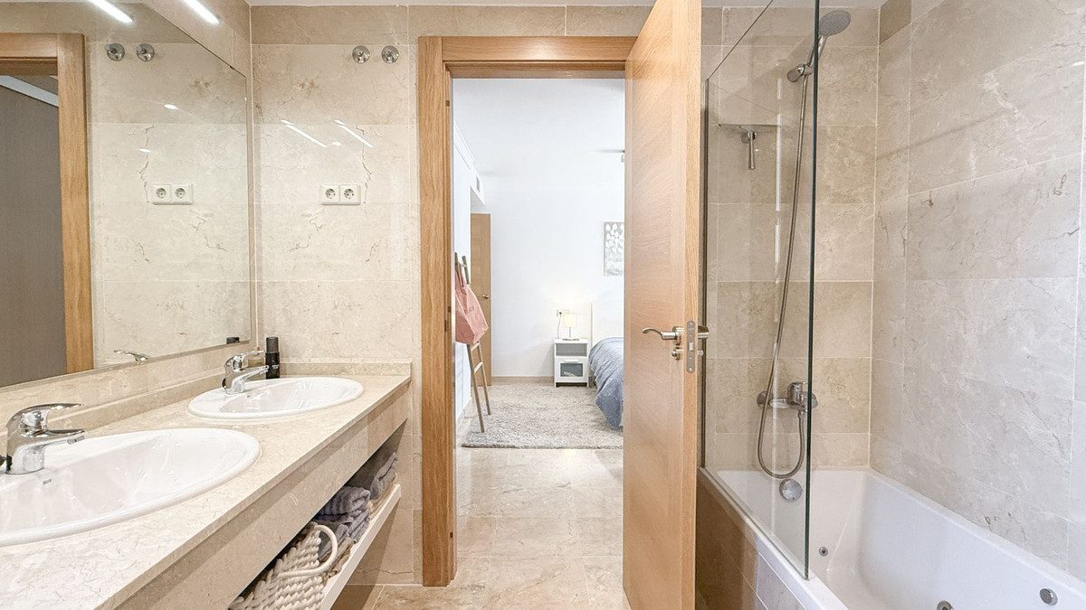 Middle Floor Apartment in Marbella, Costa del Sol – 3 beds – 475000 € - photo 13 of 38