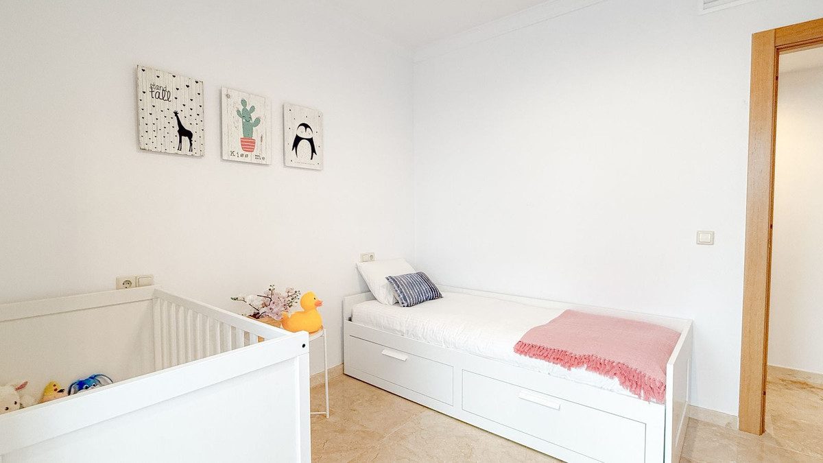 Middle Floor Apartment in Marbella, Costa del Sol – 3 beds – 475000 € - photo 15 of 38