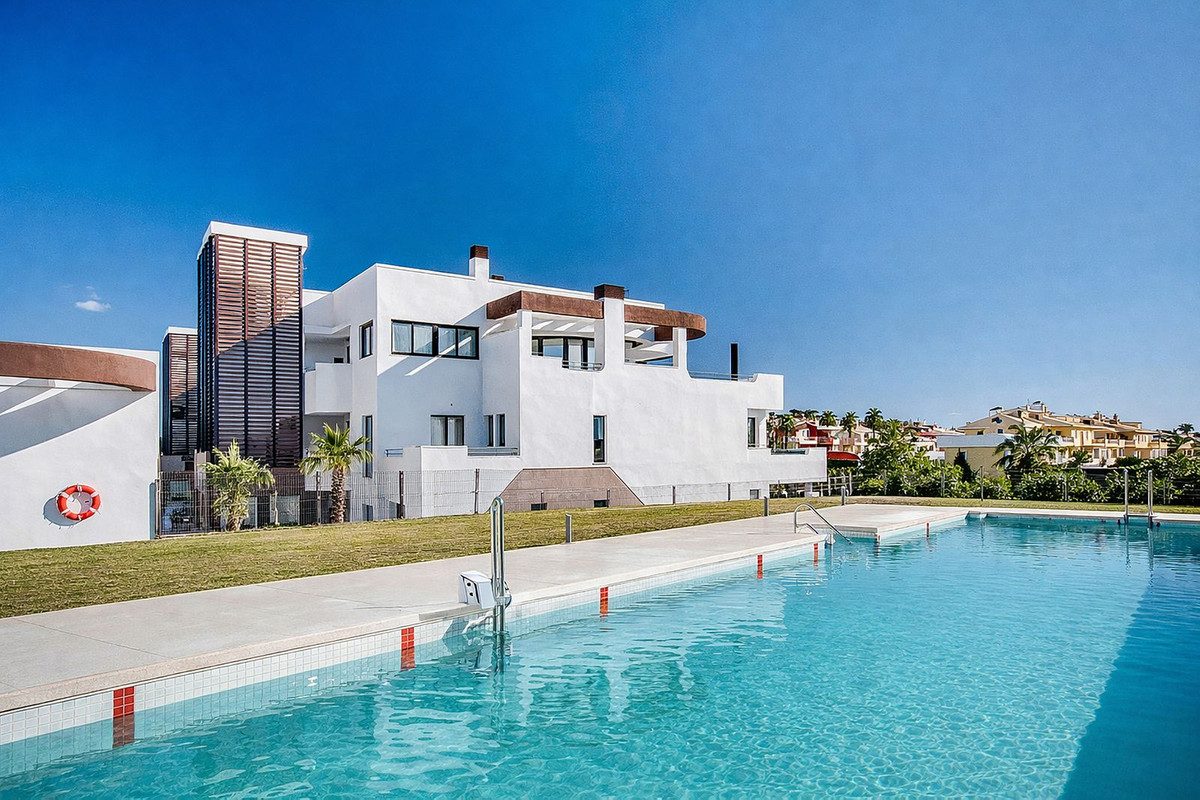 Penthouse in Estepona, Costa del Sol – 3 beds – 1150000 € - photo 6 of 60