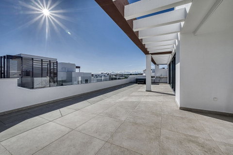 Penthouse in Estepona, Costa del Sol – 3 beds – 1150000 € - photo 15 of 60