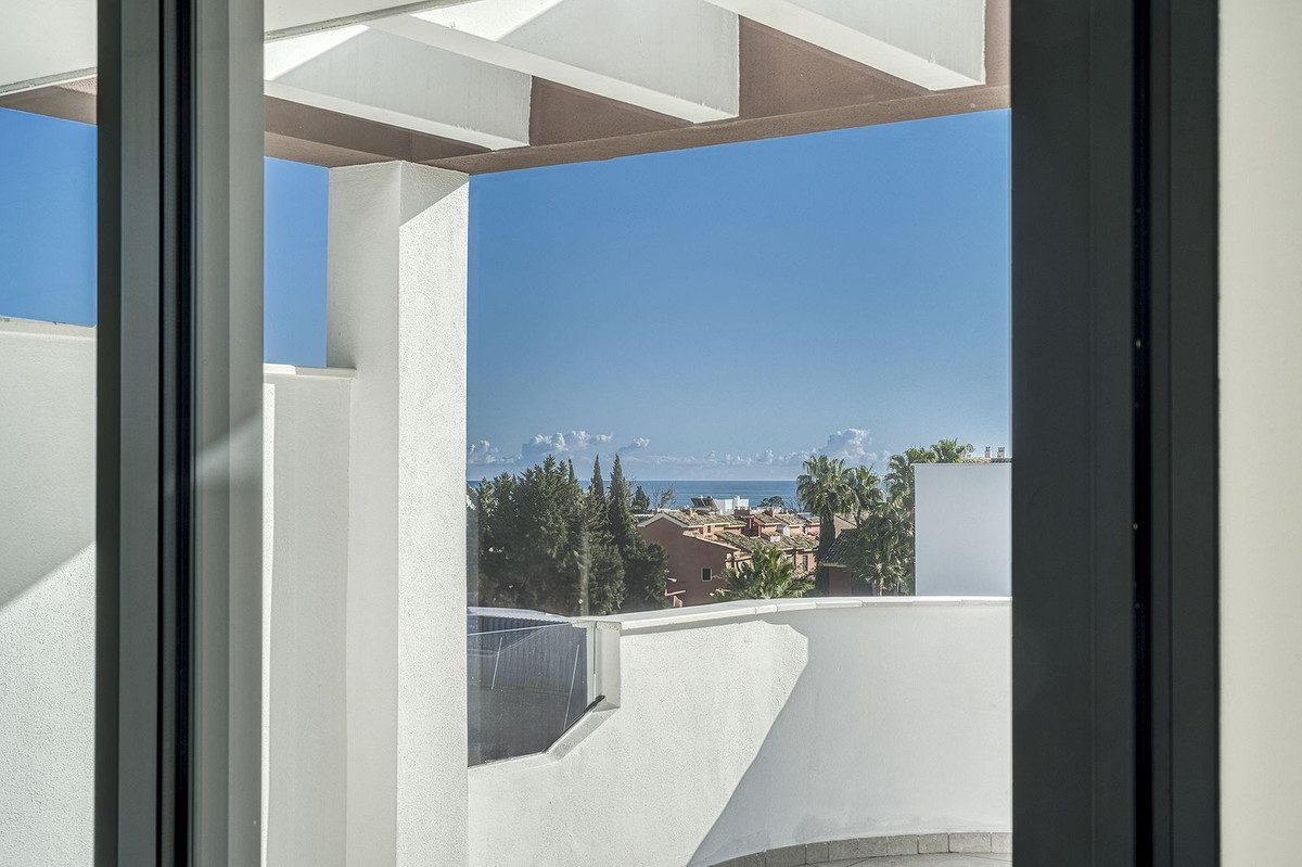 Penthouse in Estepona, Costa del Sol – 3 beds – 1150000 € - photo 21 of 60