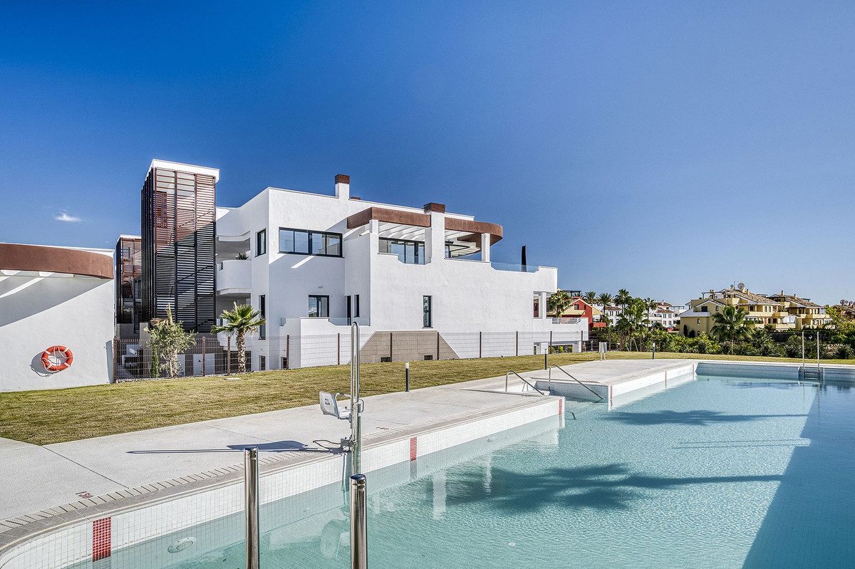 Penthouse in Estepona, Costa del Sol – 3 beds – 1150000 € - photo 38 of 60