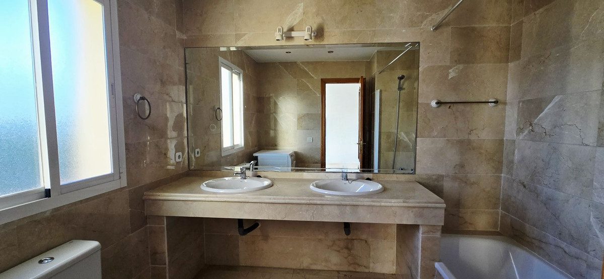 Penthouse in Marbella, Costa del Sol – 3 beds – 675000 € - photo 14 of 19