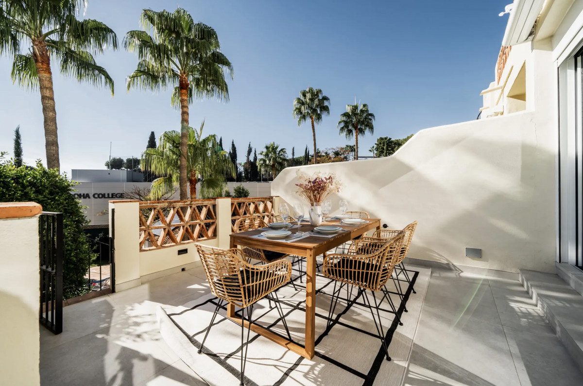 Townhouse in Marbella, Costa del Sol – 3 beds – 850000 € - photo 1 of 18