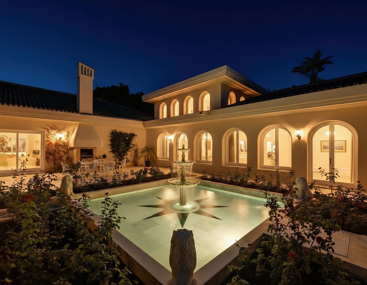 Detached Villa in Marbella, Costa del Sol – 10 beds – 10000000 € - photo 3 of 37