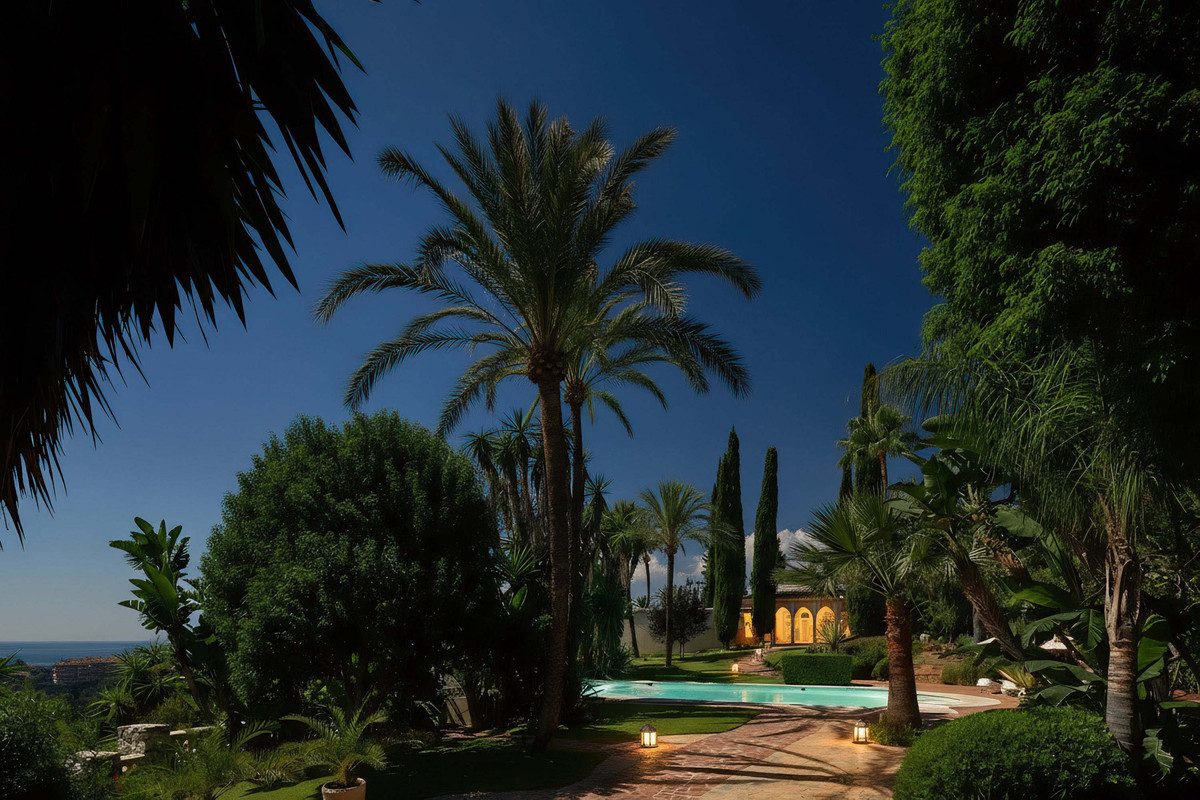 Detached Villa in Marbella, Costa del Sol – 10 beds – 10000000 € - photo 11 of 37
