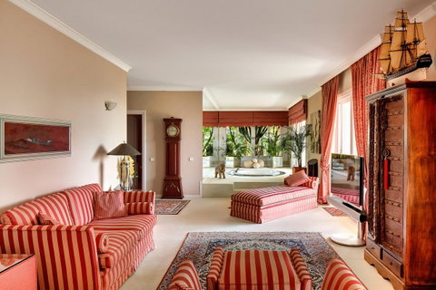 Detached Villa in Marbella, Costa del Sol – 10 beds – 10000000 € - photo 19 of 37