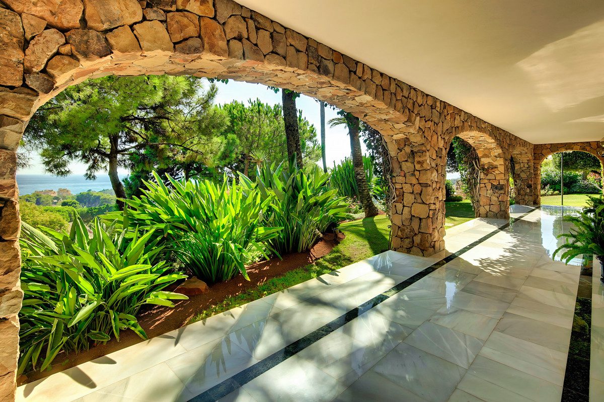 Detached Villa in Marbella, Costa del Sol – 10 beds – 10000000 € - photo 21 of 37