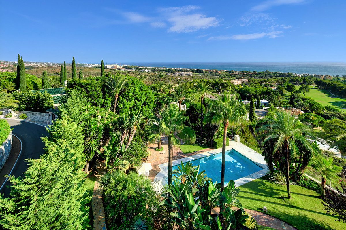 Detached Villa in Marbella, Costa del Sol – 10 beds – 10000000 € - photo 24 of 37