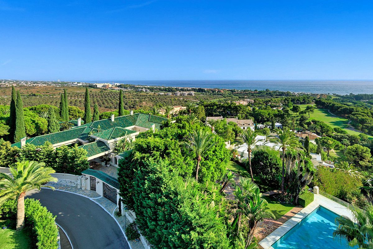 Detached Villa in Marbella, Costa del Sol – 10 beds – 10000000 € - photo 25 of 37