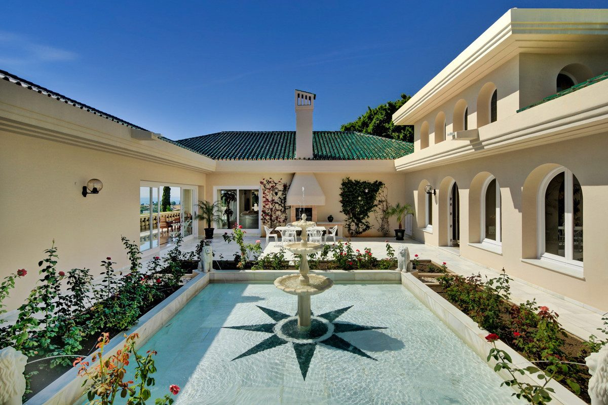 Detached Villa in Marbella, Costa del Sol – 10 beds – 10000000 € - photo 33 of 37