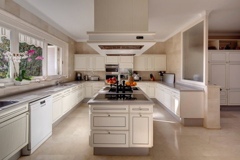 Detached Villa in Marbella, Costa del Sol – 10 beds – 10000000 € - photo 34 of 37