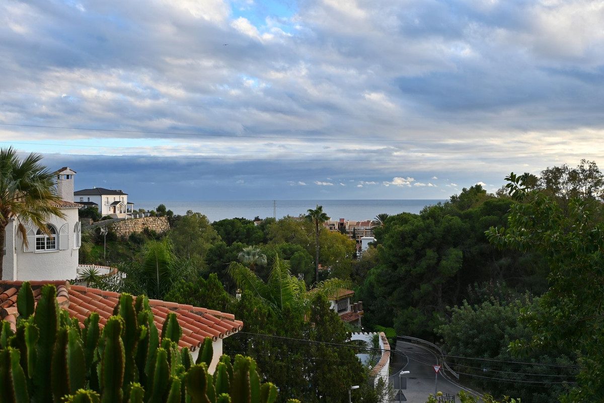 Middle Floor Apartment in Fuengirola, Costa del Sol – 3 beds – 550000 € - photo 1 of 21